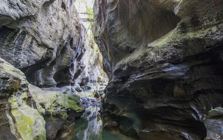 https://tempat.org/2017/02/pesona-keindahan-wisata-hidden-canyon.html