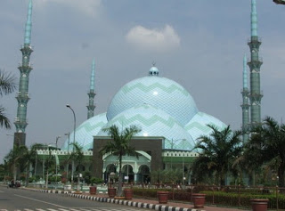https://tempat.org/2017/04/pesona-keindahan-wisata-masjid-al-adzom.html