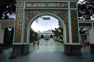 https://tempat.org/2017/04/daya-tarik-objek-wisata-masjid-agung_24.html