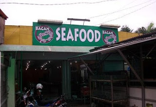https://tempat.org/2017/05/pesona-keindahan-wisata-bagan-seafood.html