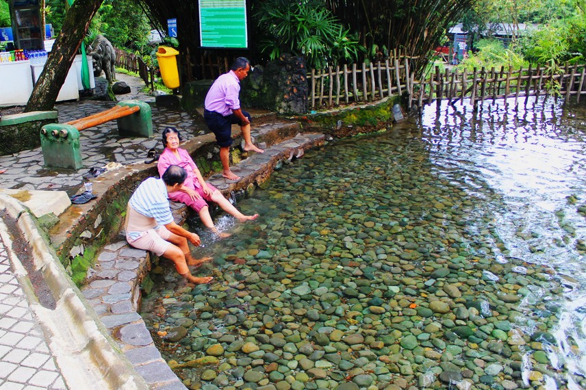 Wisata kolam pemandian air panas Ciater merupakan sebuah wisata air panas yang sangat terkenal di Kabupaten Subang, Jawa Barat
