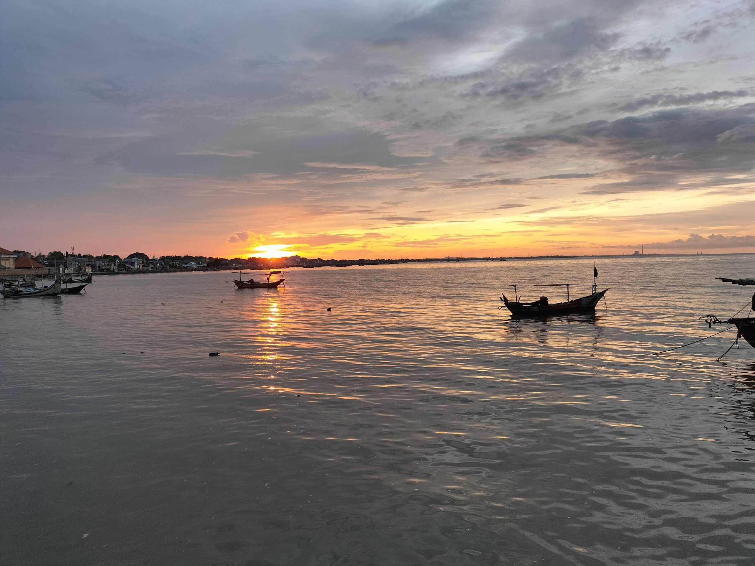 Pesona Keindahan Wisata Pantai Boom di Tuban