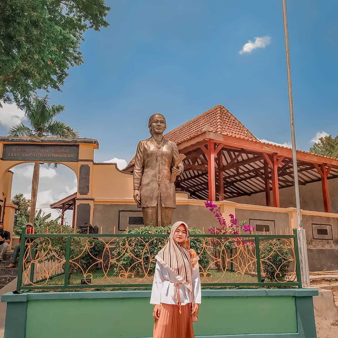 Pesona Wisata Religi Makam RA Kartini di Bulu Rembang Jawa Tengah