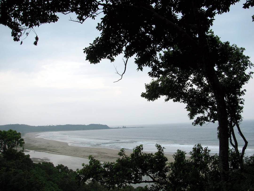 Pesona Keindahan Destinasi Wisata Pantai Banyutowo di Dukuhseti Pati Jawa Tengah