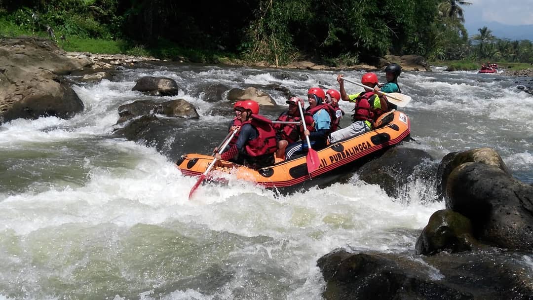Pesona Keindahan Destinasi Wisata Sungai Klawing di Mrebet Purbalingga Jawa Tengah