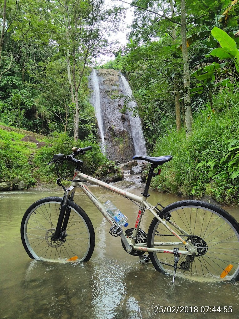 Pesona Keindahan Destinasi Wisata Air Terjun Pengantin di Dawe Kudus Jawa Tengah