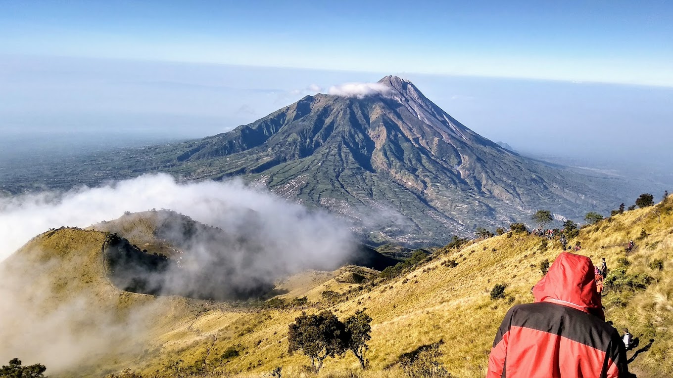 Keindahan Destinasi Wisata Gunung Merbabu di Magelang Jawa Tengah