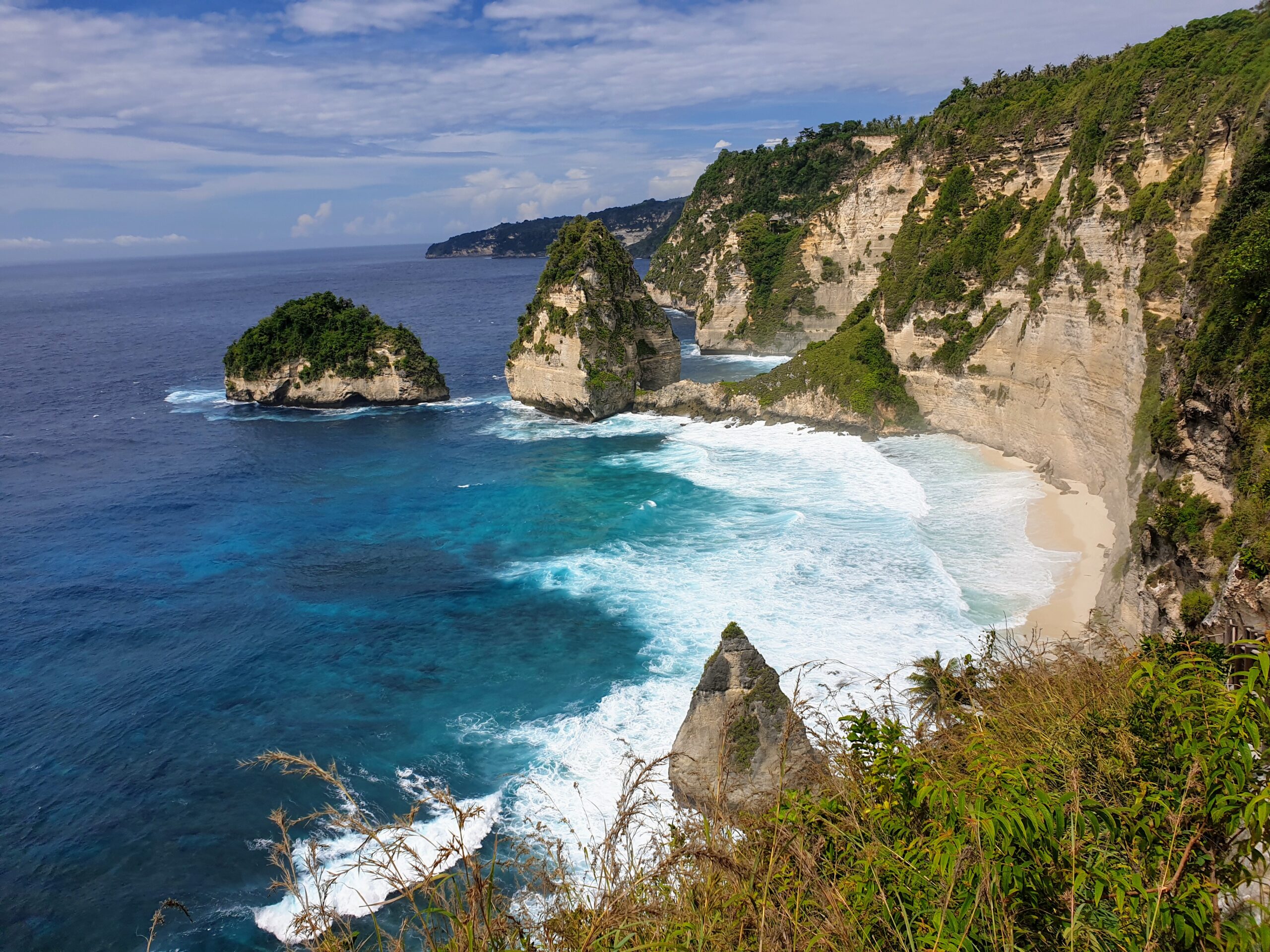 Destinasti Keindahan Wisata Pantai Atuh di Nusapenida Klungkung Bali