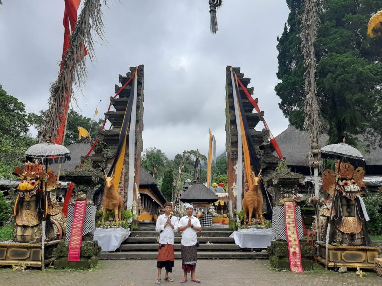 Pesona Keindahan Wisata Pura Luhur Batukaru di Penebel Tabanan Bali