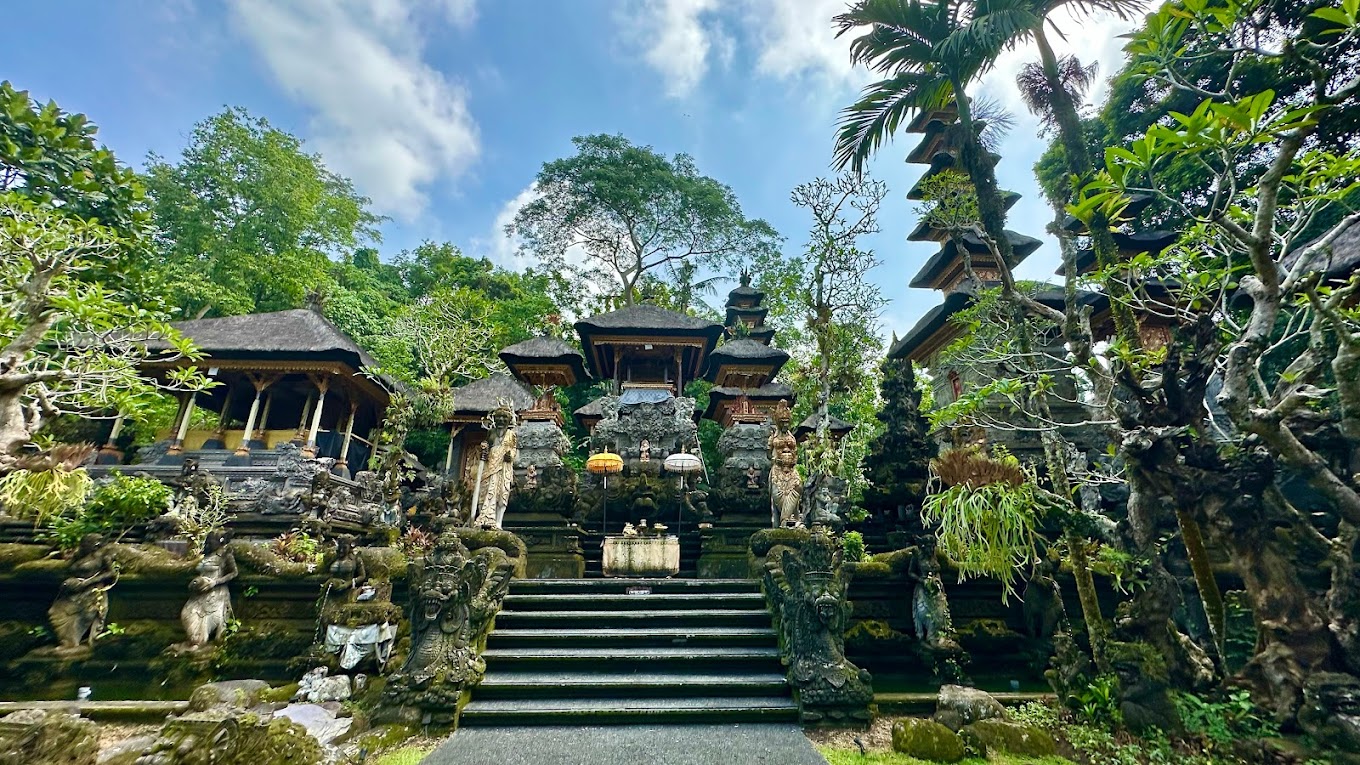 Pesona Keindahan Wisata Pura Gunung Lebah di Ubud Gianyar Bali
