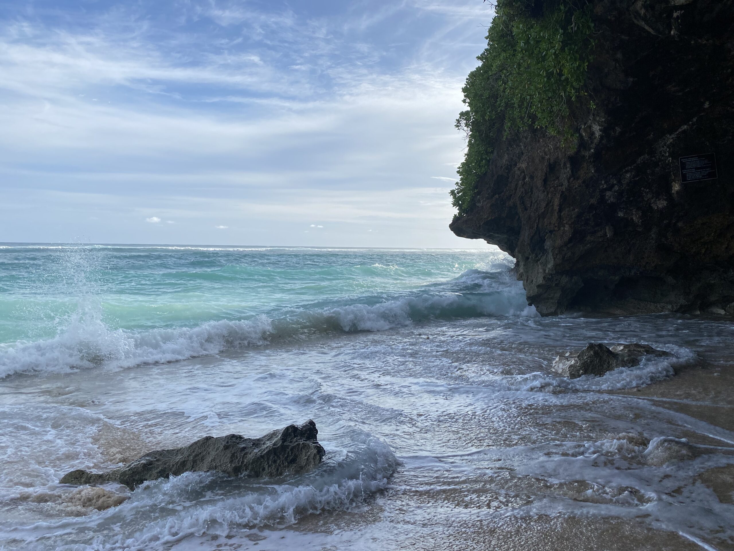 Destinasti Objek Wisata Pantai Batu Pegeh di Kuta Selatan Badung Bali