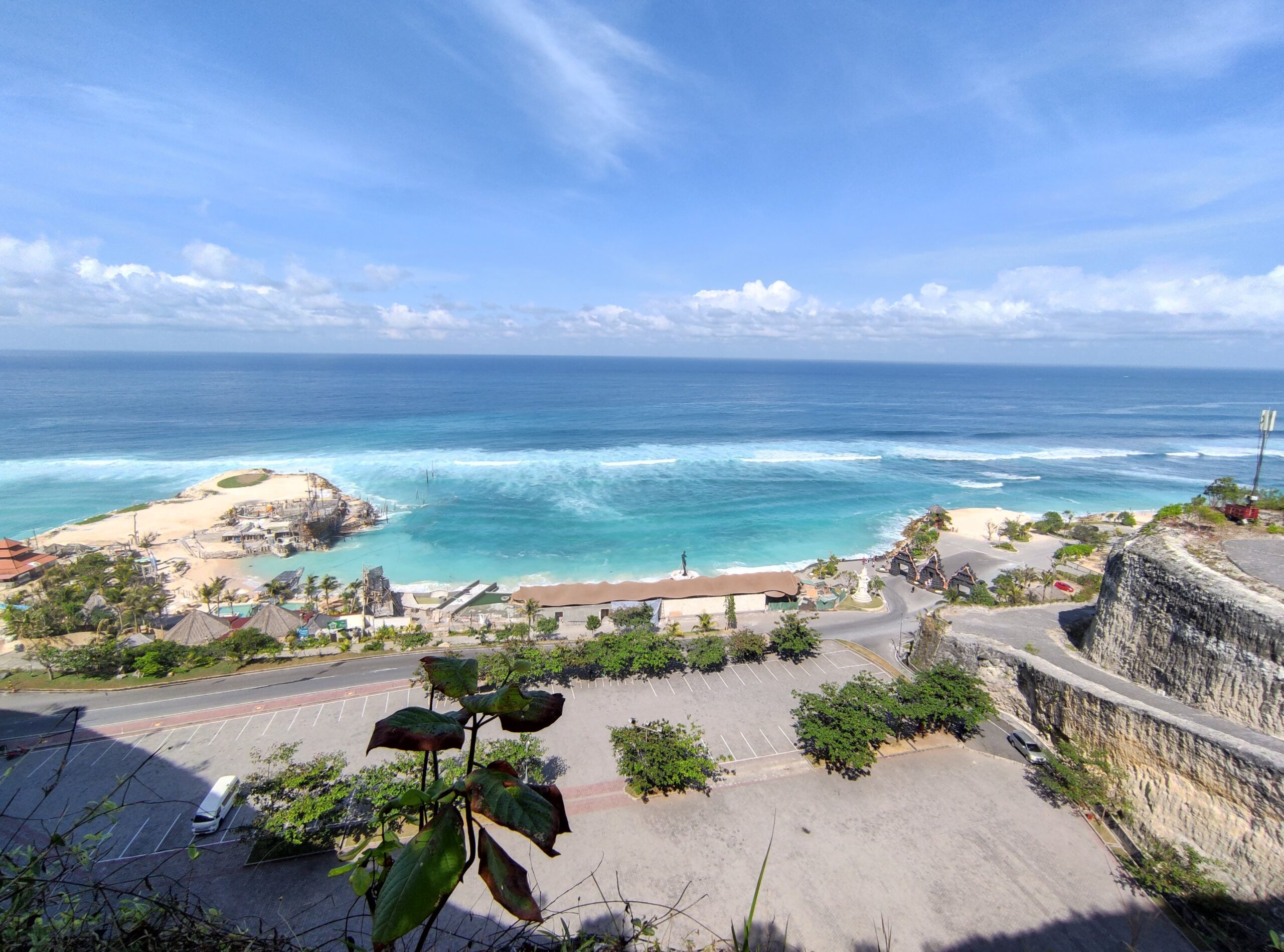 Destinasti Objek Wisata Pantai Melasti di Kuta Selatan Badung Bali