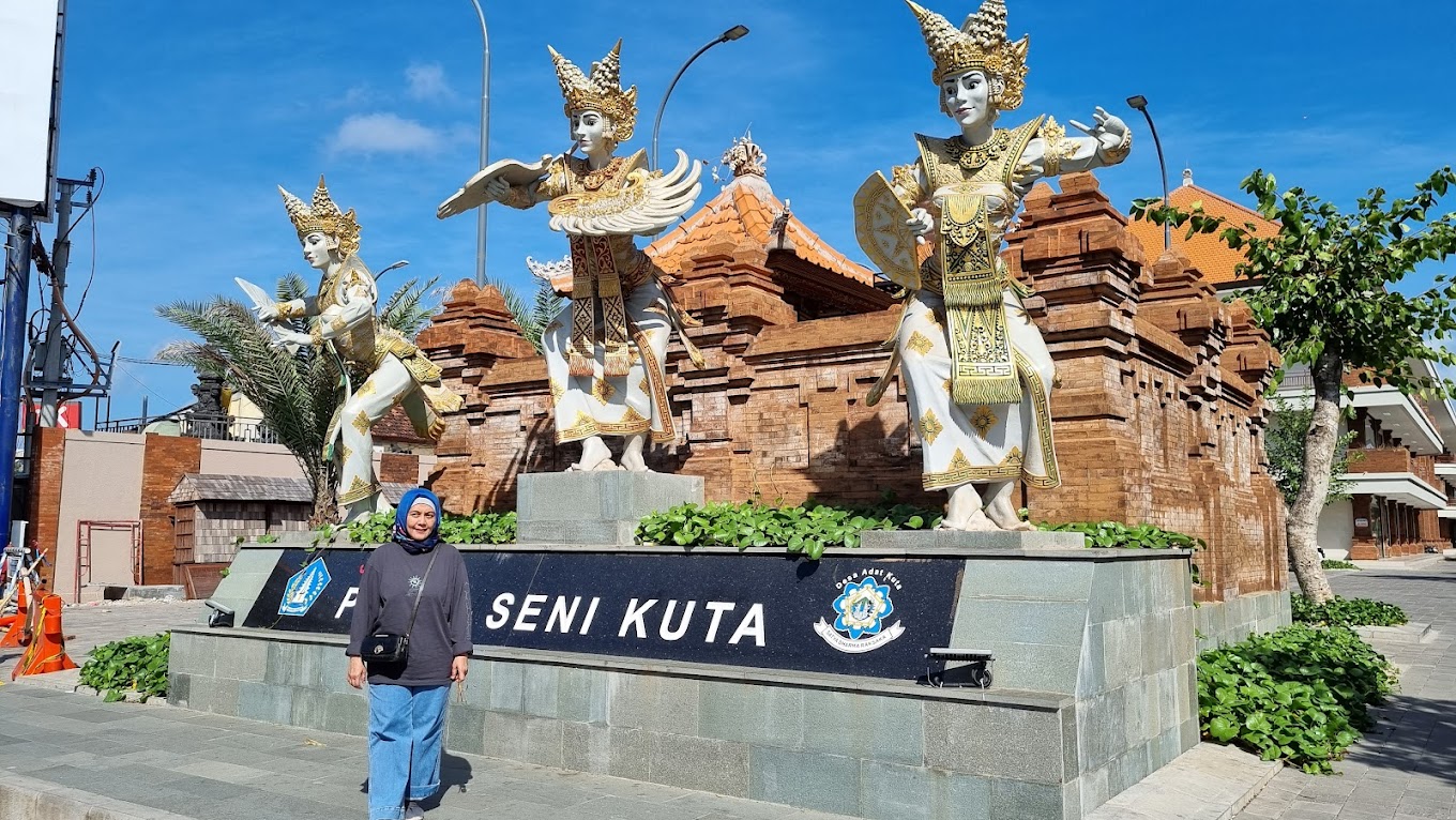 Destinasti Objek Wisata Pasar Seni Kuta di Kartika Plaza Badung Bali