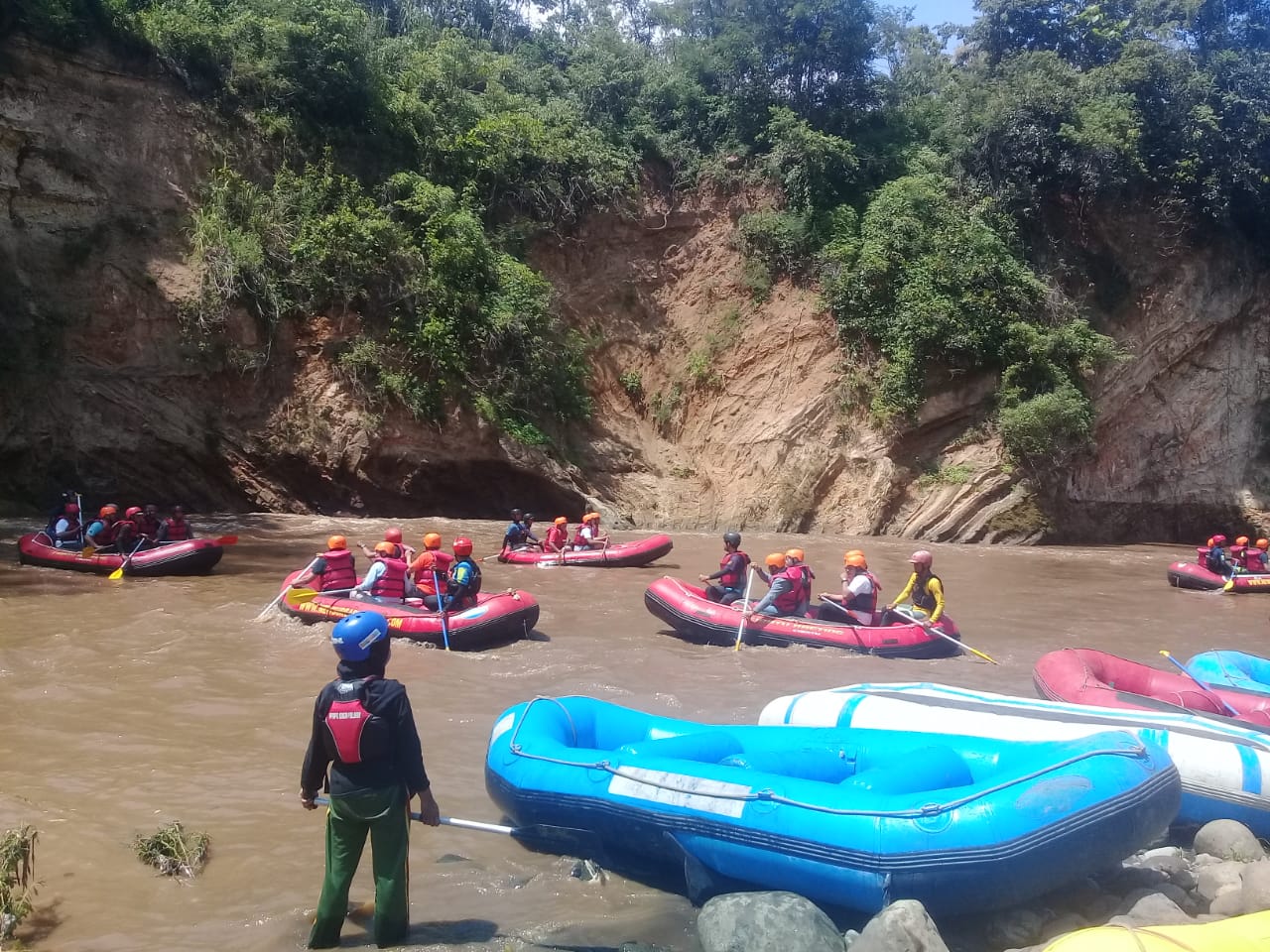 Pesona Keindahan Obyek Wisata Arung Jeram Sungai Cimanuk di Bayongbong Garut Jawa Barat