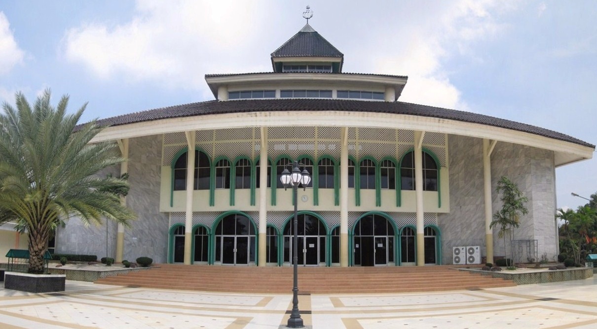 Pesona Keindahan Obyek Wisata Masjid Agung di Kerawang Jawa Barat