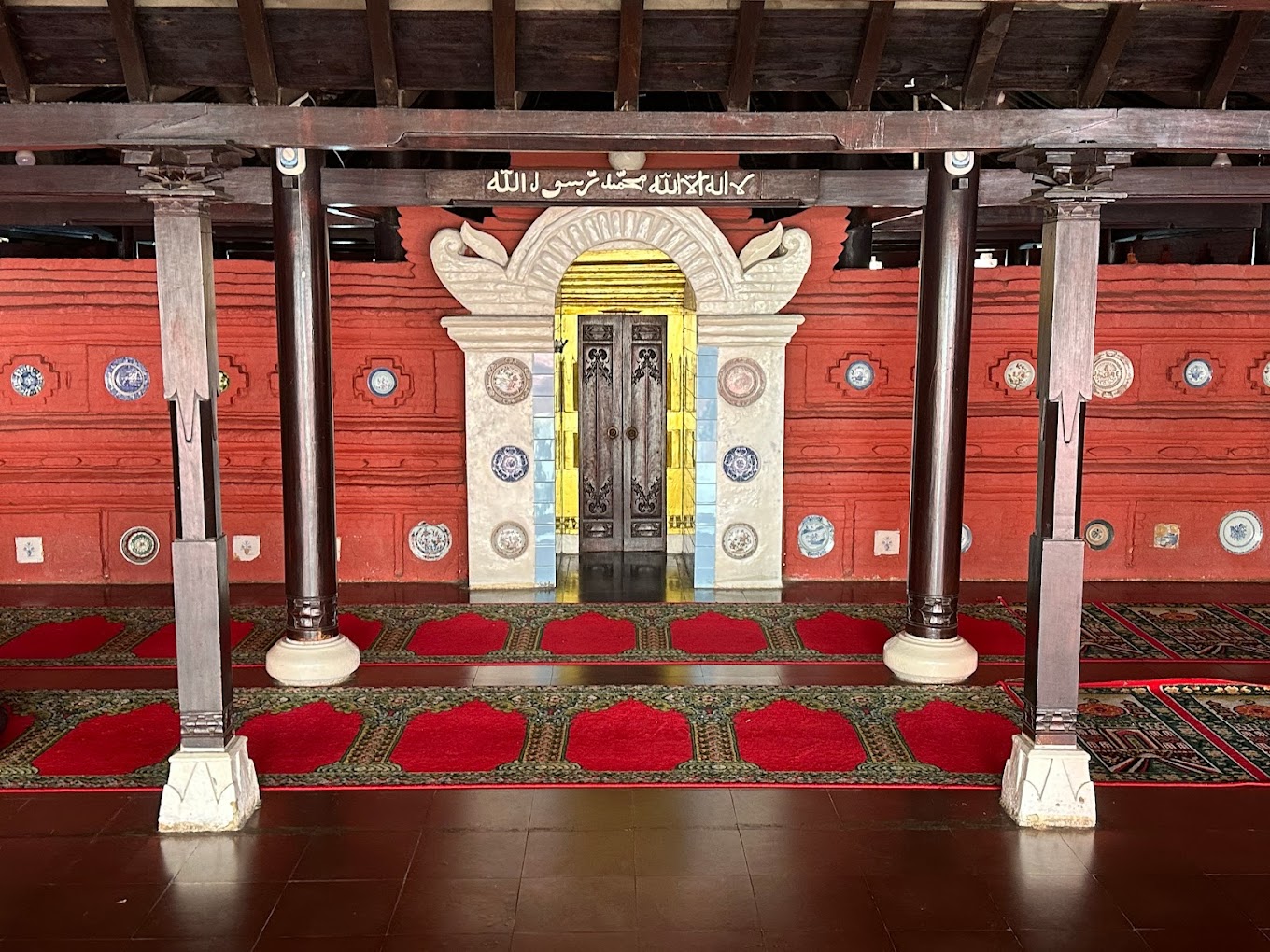 Pesona Keindahan Obyek Wisata Masjid Panjunan di Lemahwungkuk Cirebon Jawa Barat