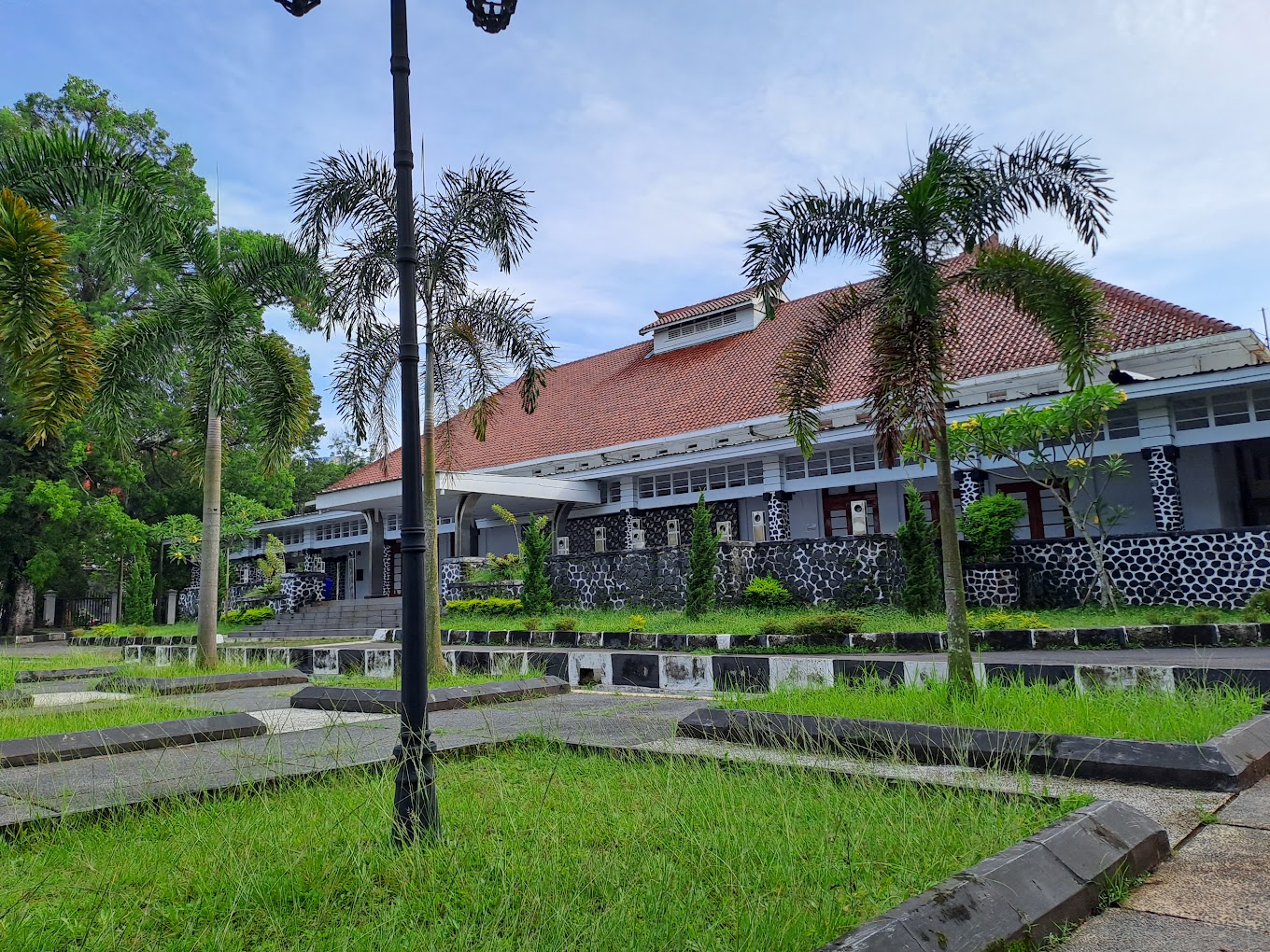 Lokasi Wisata Gedung Wisma Karya di Subang