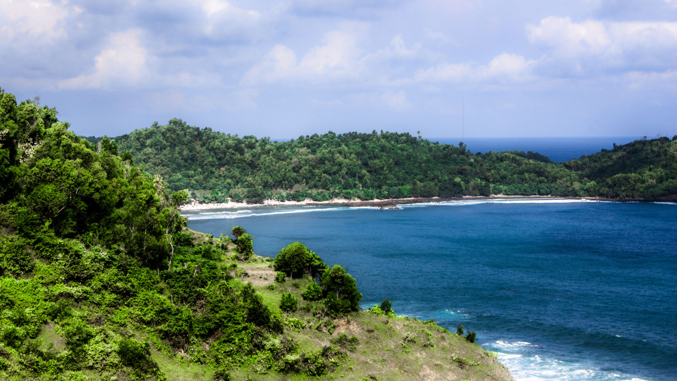 Pesona Keindahan Wisata Pantai Pesewan di Girisubo Gunung Kidul Yogyakarta