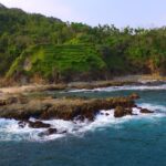 Pesona Keindahan Wisata Pantai Watu Lumbung di Girisubo Gunung Kidul Yogyakarta