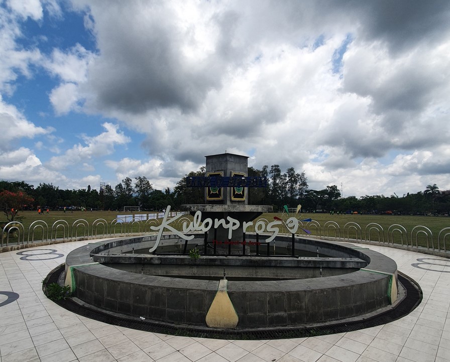Panorama Objek Wisata Alun-Alun Wates di Kulon Progo Yogyakarta