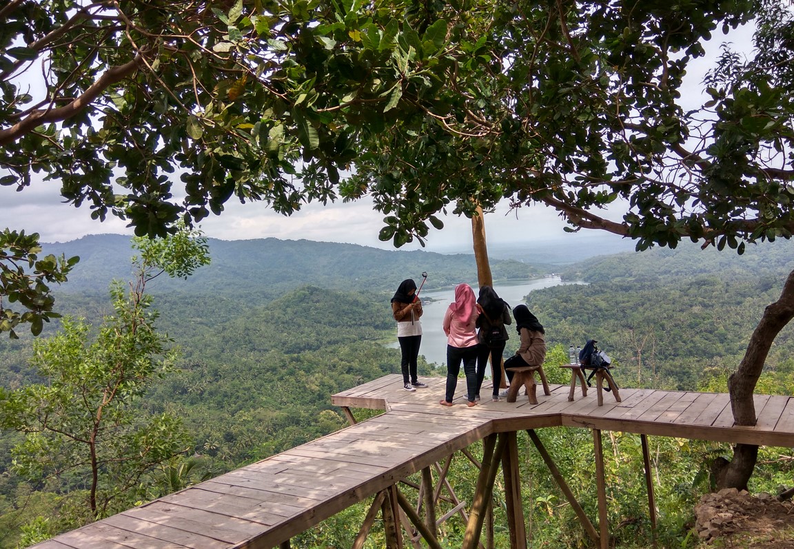 Panorama Objek Wisata Bukit Cendana di Kokap Kulon Progo Yogyakarta